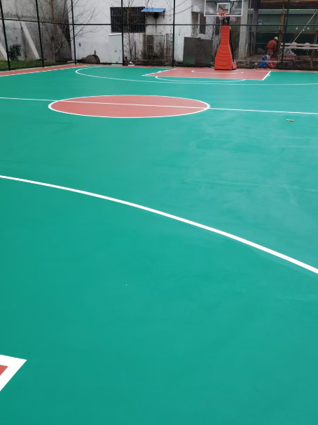 铺前镇 球场长期使用易出现地面开裂
